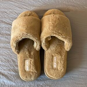 Muk Luks slippers. Open toe slides.